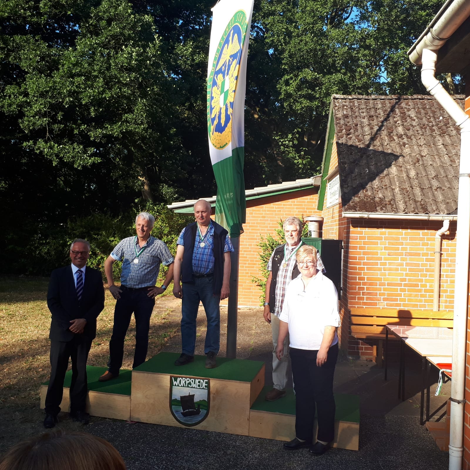 Heinz Sackmann Aloys Olberding und Bernd Peters Bürgermeister Stephan Schwenke Worpswede und Elisabeth Eckardt 2018 KK 100m Auflage