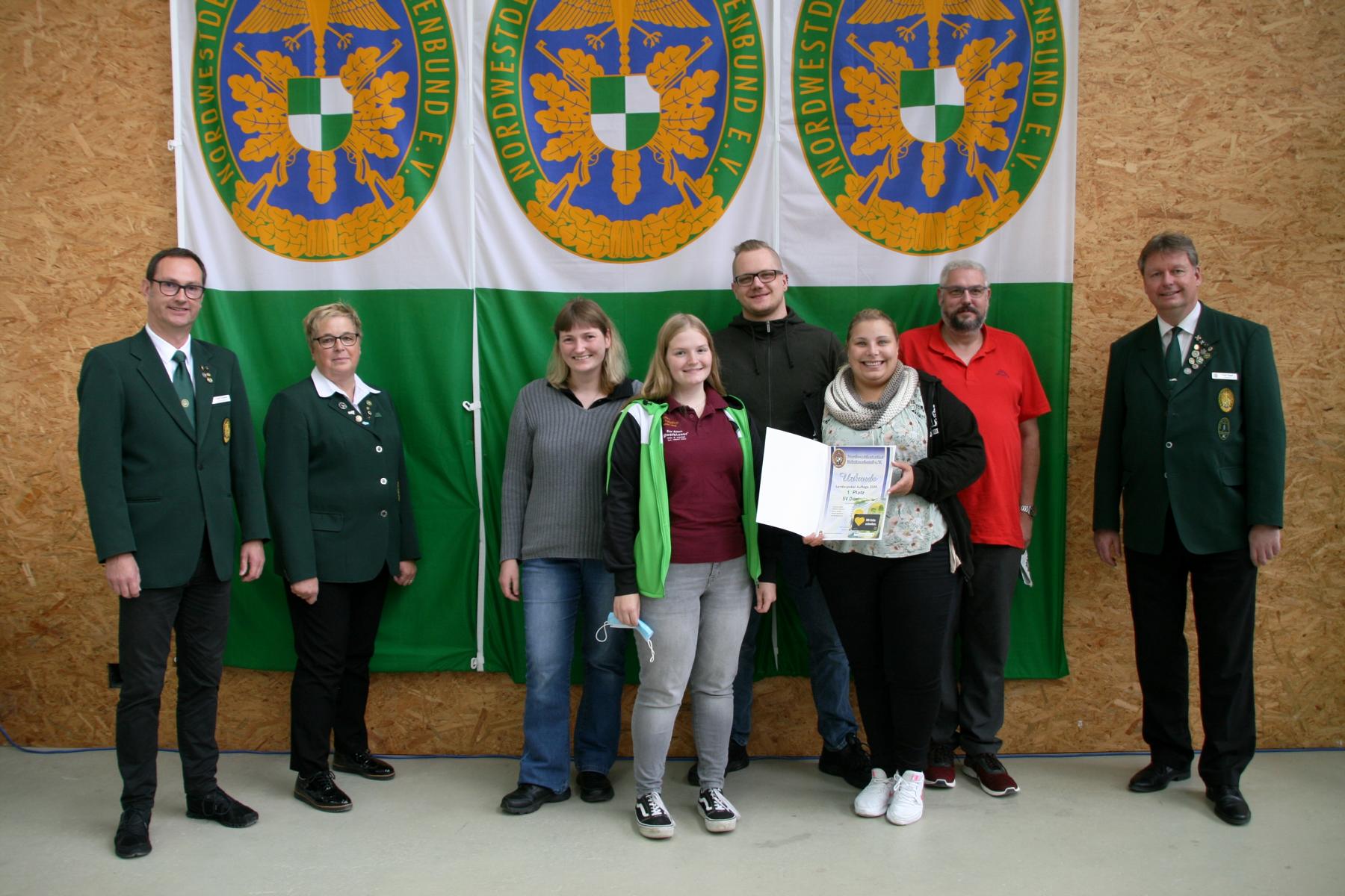 Platz 1 ist der Schützenverein Diepholz 1953 mit Nicole Bollmeier Vanessa Rothe Melanie Kleimann Rainer Wittig u. Jannik Bollmeier