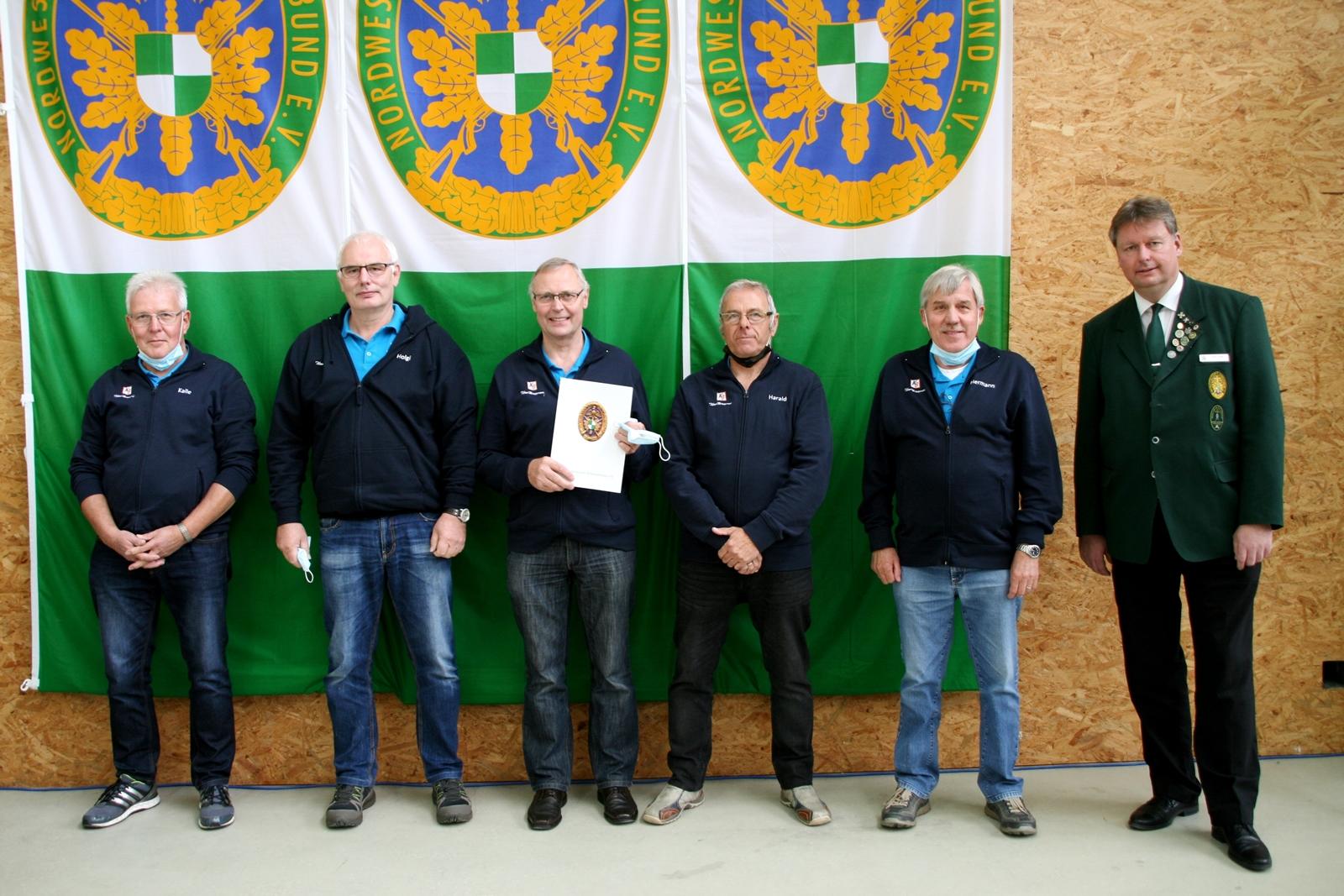Platz 2 ist der SV Drebber von 1900 I mit Hermann Winkelmann Bünte Karl Heinz Brandt Harald Backer Holger Bruckmann u. Jürgen Harzmeier